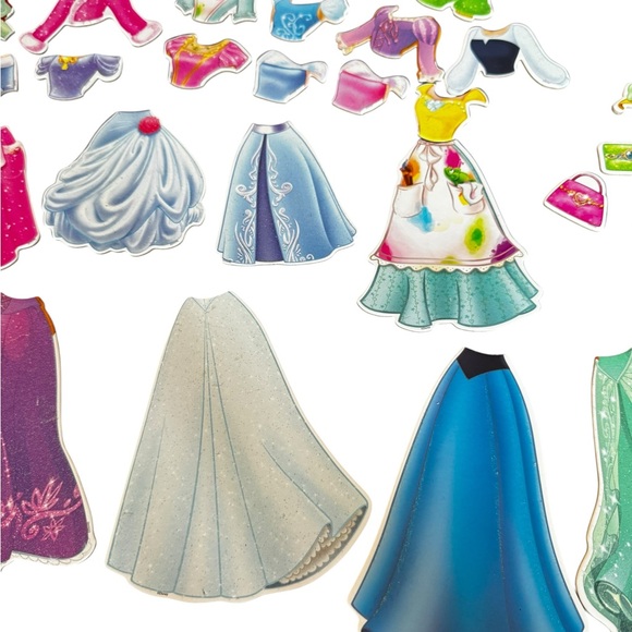 Disney Princess Magnetic Dress-Up Set - 68 pieces - Picture 3 of 12